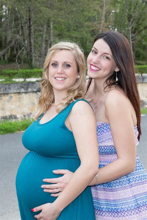 lesbiche incinta|1.617 Pregnant Lesbian Stock Photos, High